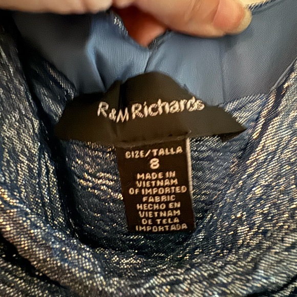 R & M Richard’s ruched sleeveless evening gown. Size 8 - Picture 8 of 9